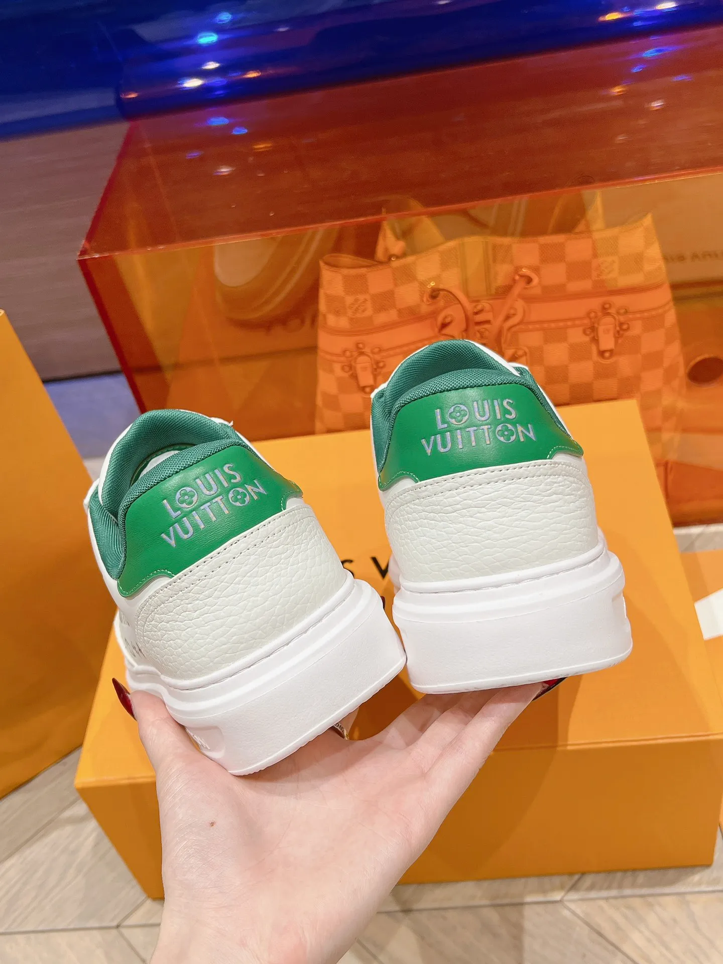 👟👟Ex-factory price 680👟👟 LV 2024 new height-increasing white shoes, color matching and leather craftsmanship, 3D logo embossing technology on the heel to increase the three-dimensional effect, pebbled cowhide, PU foam outsole! Super lightweight! Your feet won’t get tired from walking.  Code number: 37-45